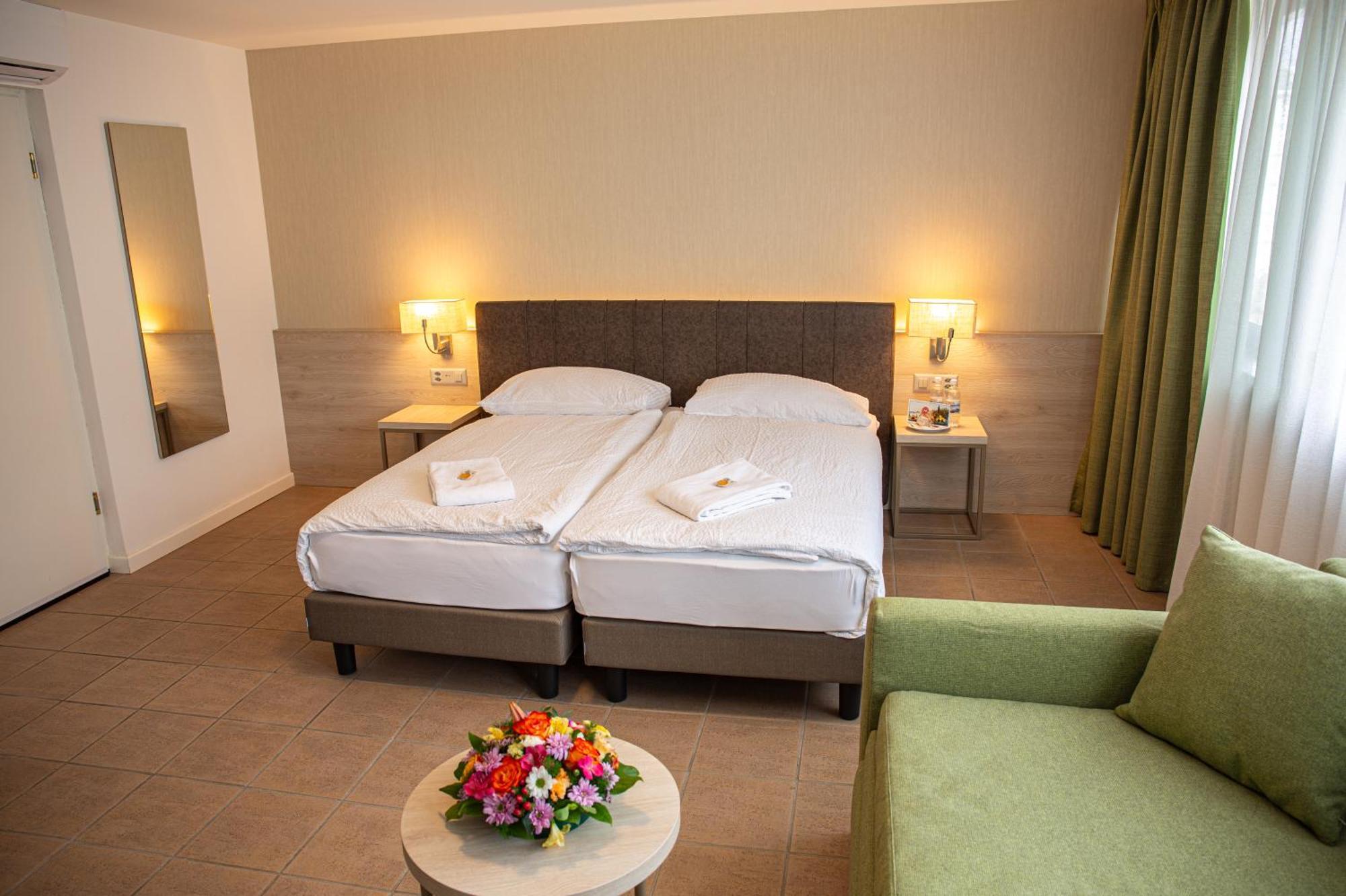 Nessi Hotel 3*